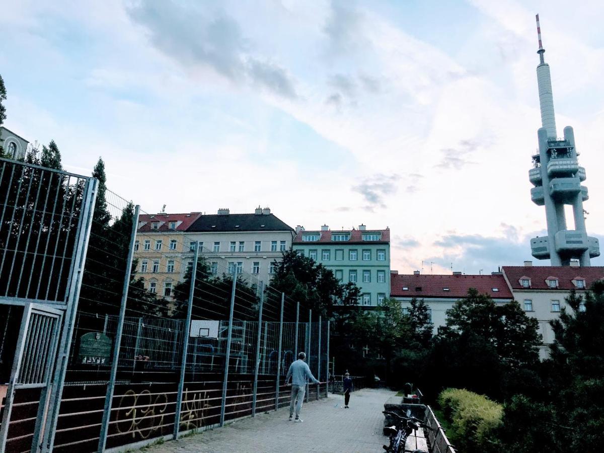 Modern Futuristic Apartment / Zizkov Tv Tower + Metro Station Prag Eksteriør billede